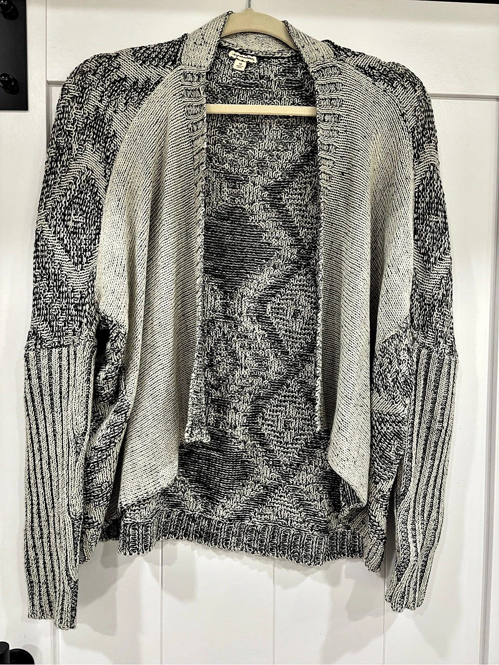 Eyeshadow Women's Geometric Cardigan in Black & White Size Medium